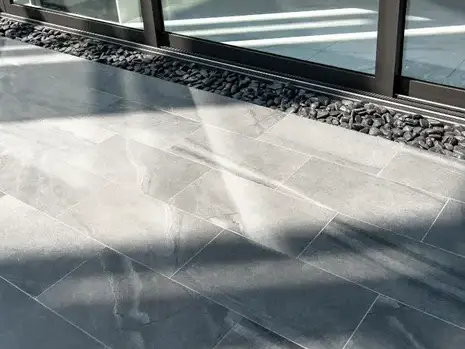 terrasse carrelage à Seiches-sur-le-Loir - image 3